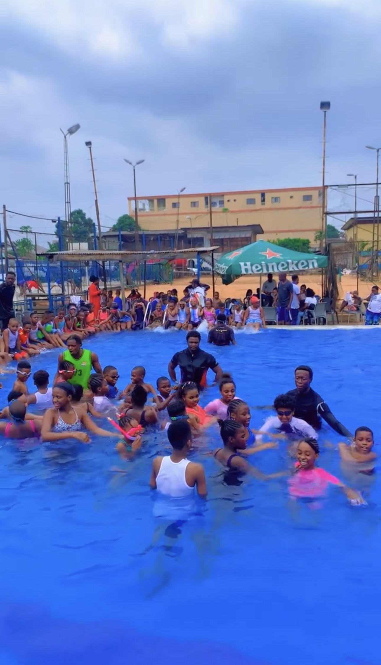 Séance de natation scolaire Universal Marine 3