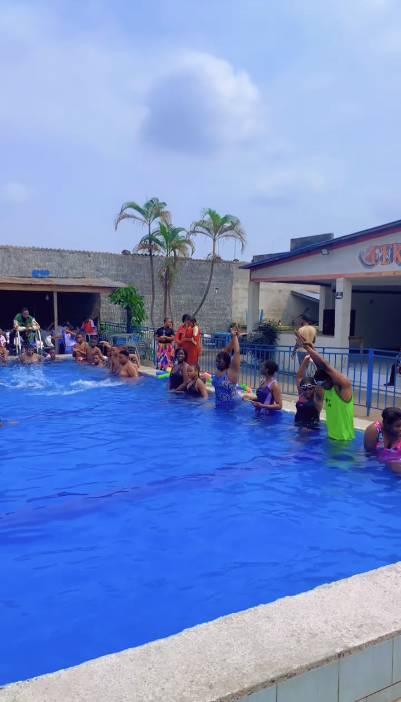 Élèves formés à la sécurité aquatique