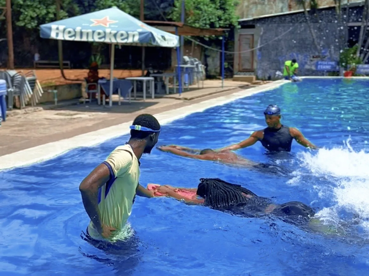 Nageur en entraînement intensif de préparation sportive